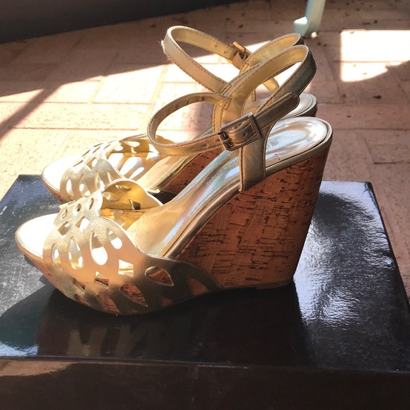 BCBC platform in gold - Picture 2 of 3